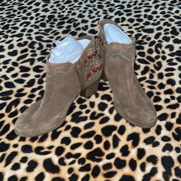 •NAUGHTY MONKEY• NWOB brown Aztec/tribal ankle print booties - Picture 7 of 10